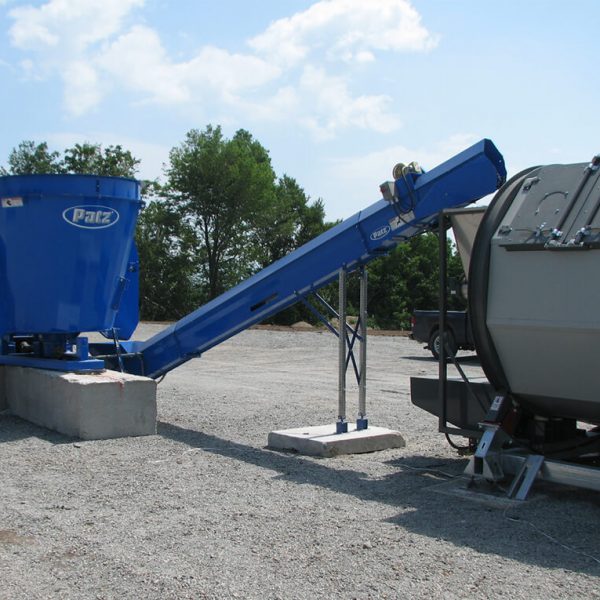 Convoyeurs combinés au système de compostage BROME pour transporter les matières vers le composteur et les baies de maturation.